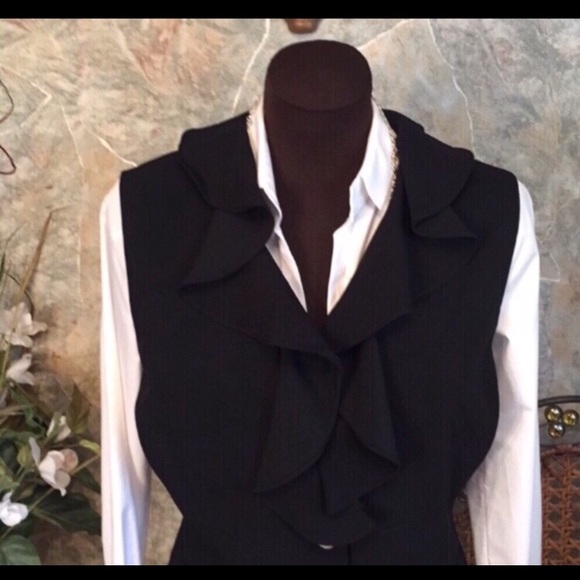 COPY - Ralph Lauren 🌹stunning executive ruffle suit vest - Picture 5 of 16
